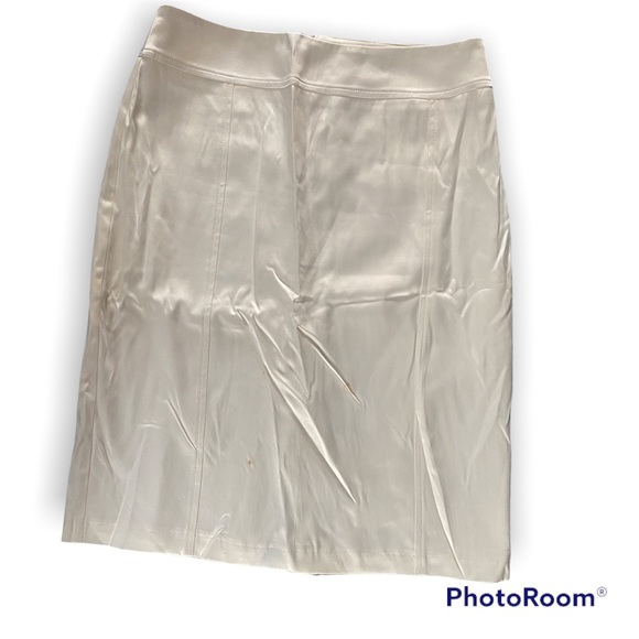 ✨ BNWT Le Château White Pencil Skirt – Size 4 | FREE with Purchase! 🎁 - Picture 1 of 5